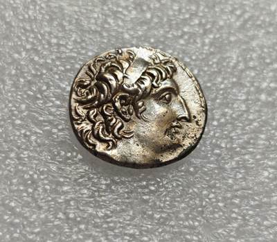 瓶子🏺第214期拍卖会 -  古希腊约公元前116-前115年塞琉古王国安条克八世大银币  面值四德拉克马  深打细节好  27毫米  15.2克