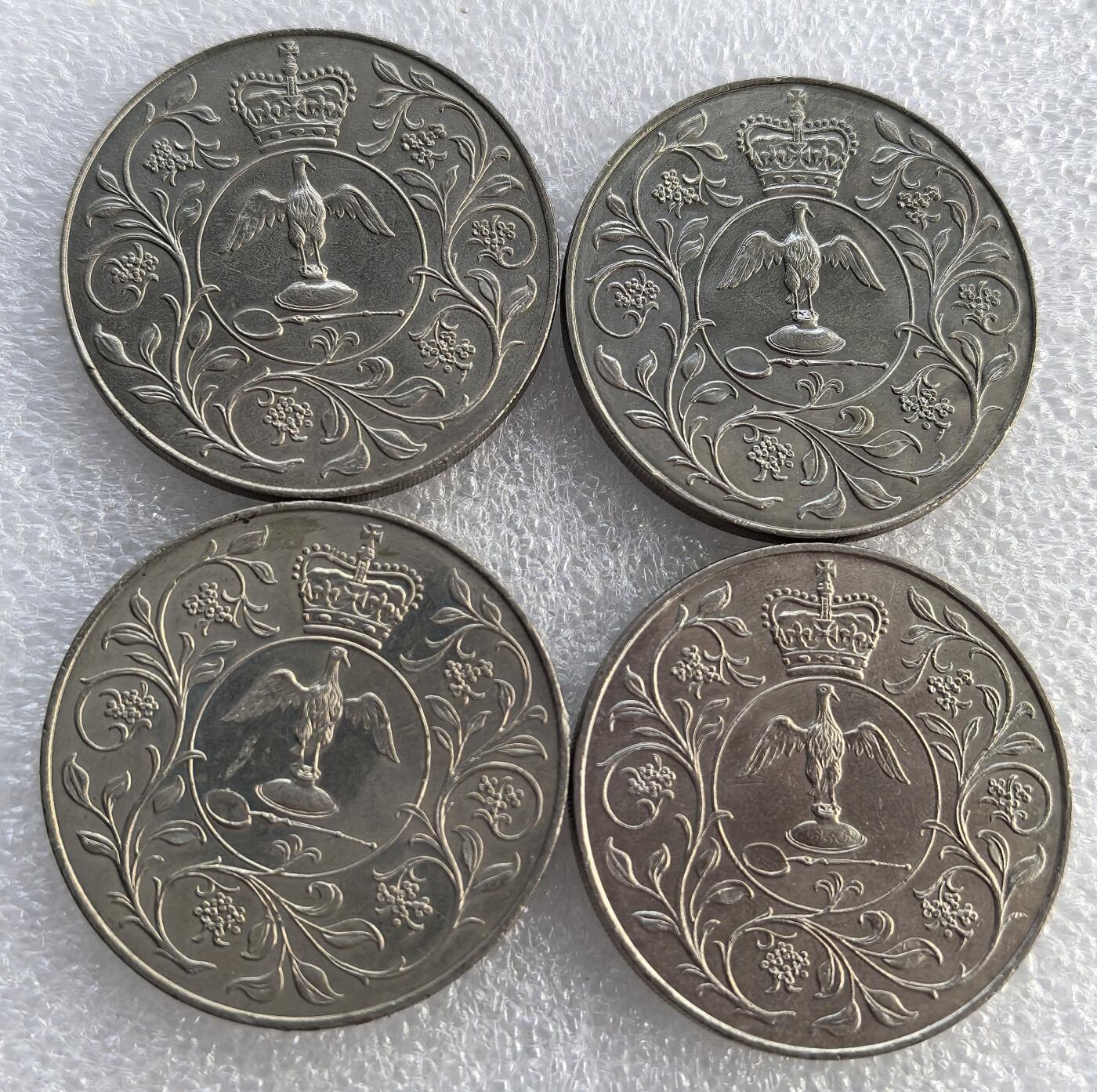 外国优质纪念币银币，周六晚上九点倒数截拍，满百包邮，可寄存半年，喜欢朋友微信扫描二维码可直接参拍 英国克朗币4枚