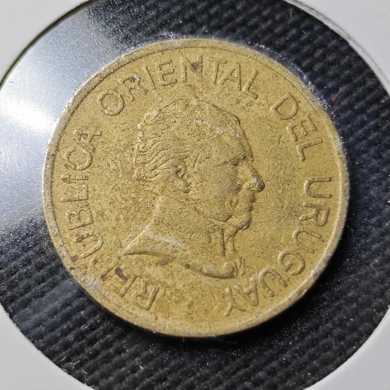 KK钱币收藏小铺  第360场  2月预留时间 周末发货  1998乌拉圭1比索