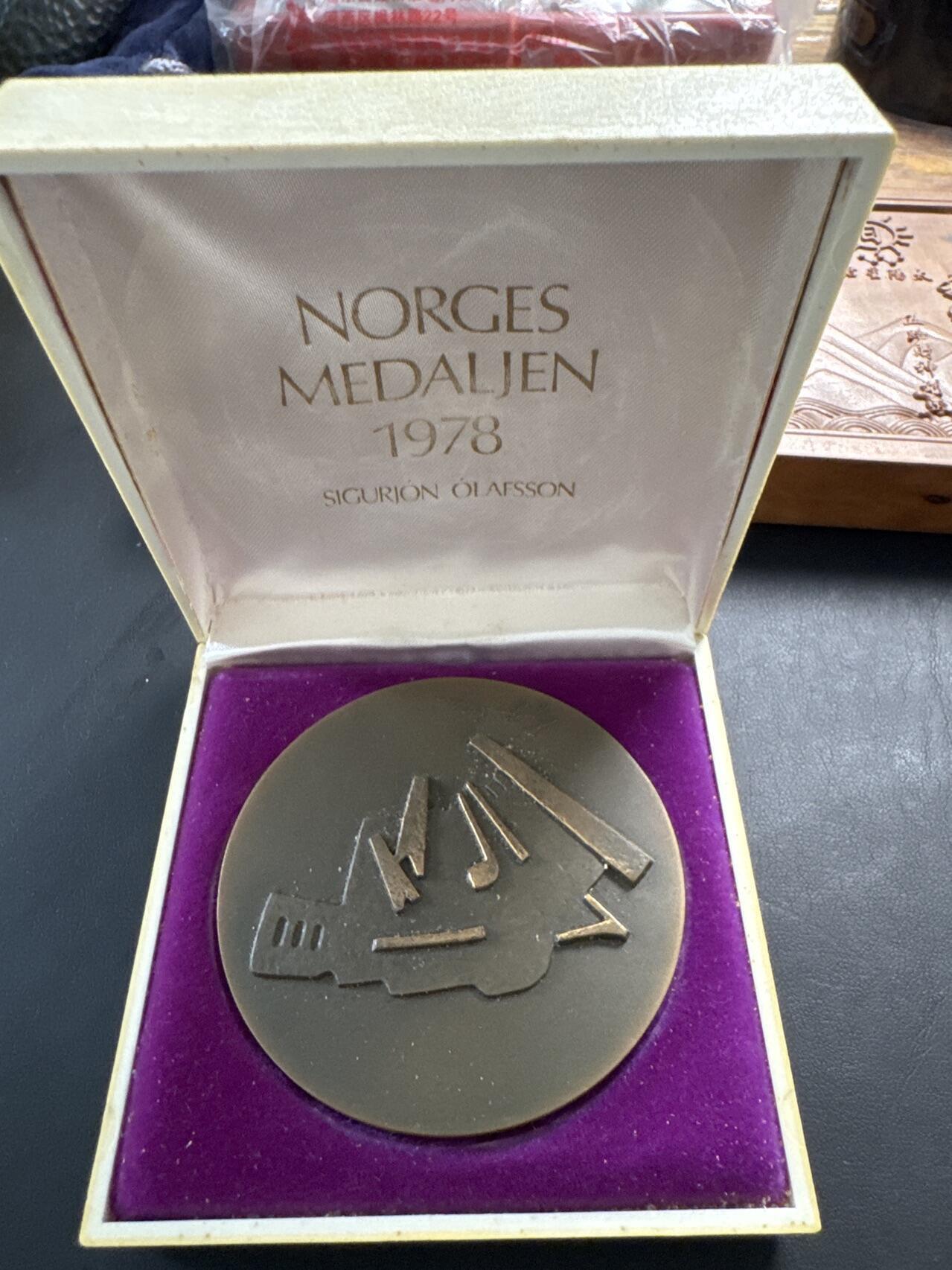 ❤️【币观天下】❤️ 第329期钱币拍卖- 2025.10.31周五晚上6点半场-长期征集拍品 芬兰1980年北欧艺术大铜章270.2克发行量5000枚编号1012