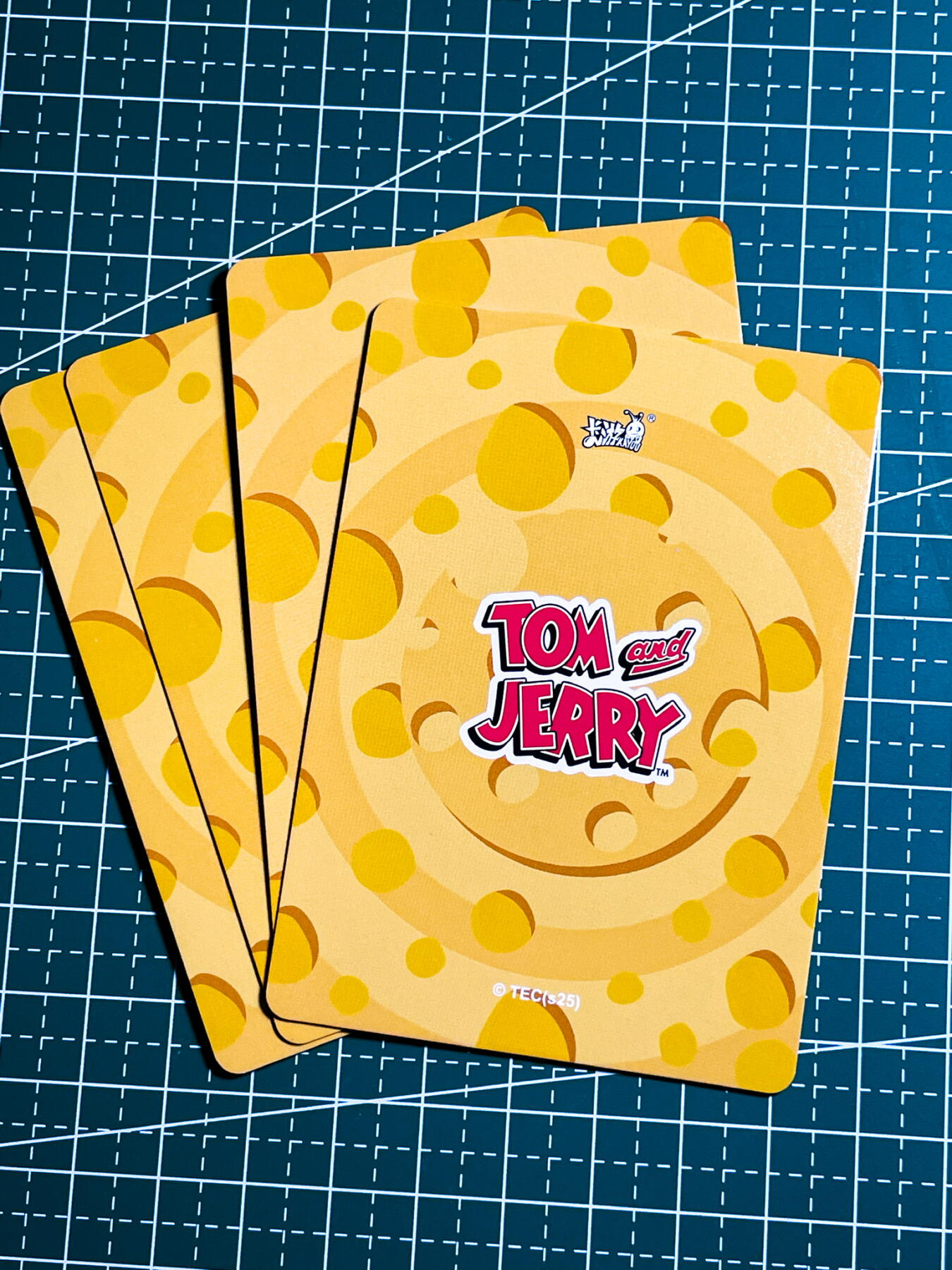 显眼宝35期 佣金1起 10月29日晚20:30截拍  卡游 猫和老鼠 sr 四张 画面很漂亮 卡游工艺 