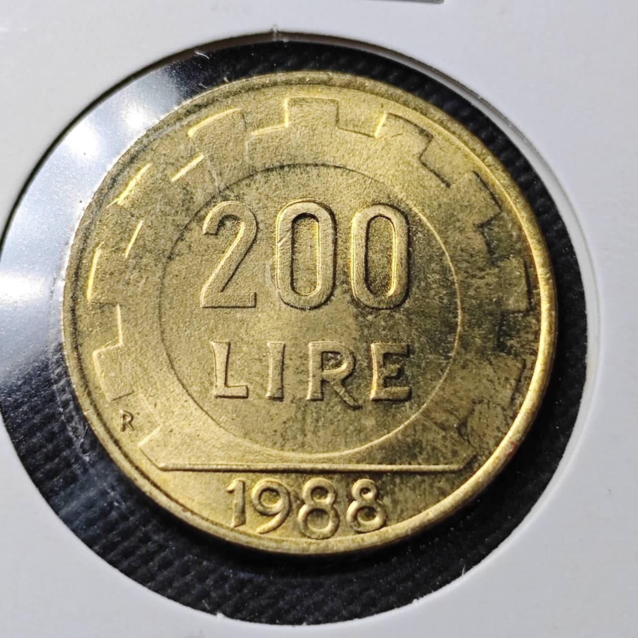 KK钱币收藏小铺  第360场  2月预留时间 周末发货  1988意大利200里拉铜币 好品