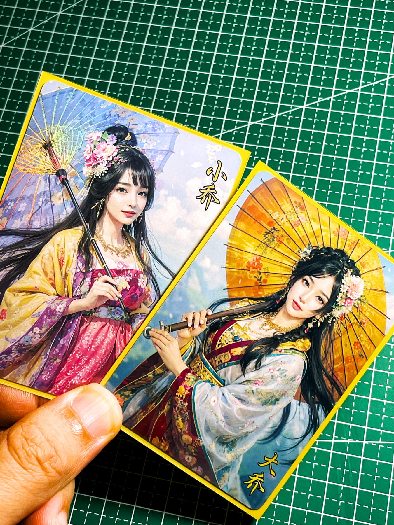 显眼宝35期 佣金1起 10月29日晚20:30截拍   三国 大乔 小乔 一对 2张 彩闪 63*88