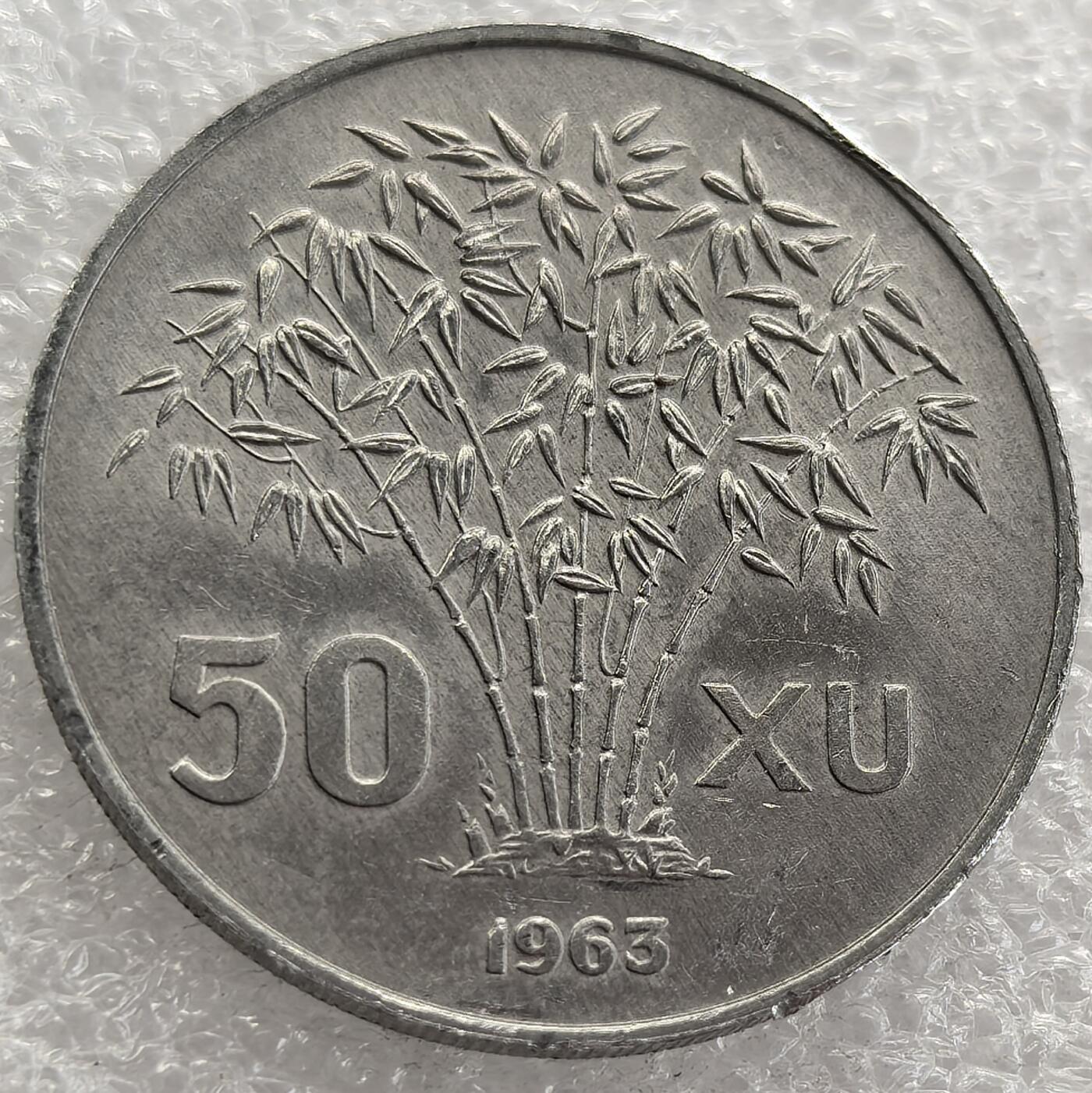 外国优质纪念币银币，周六晚上九点倒数截拍，满百包邮，可寄存半年，喜欢朋友微信扫描二维码可直接参拍