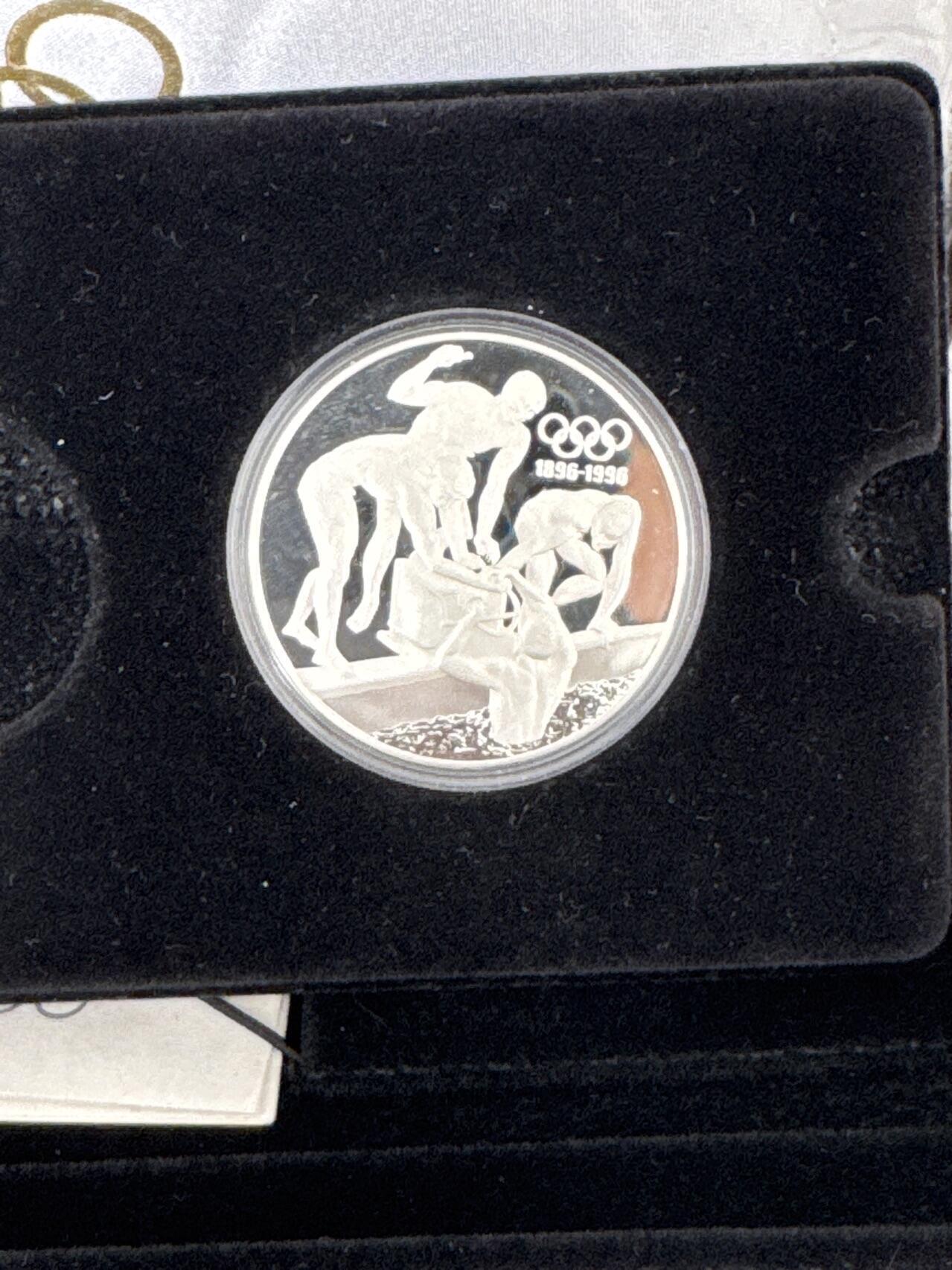 ❤️【币观天下】❤️ 第329期钱币拍卖- 2025.10.31周五晚上6点半场-长期征集拍品 2*1盎司盒证齐全澳大利亚1993年奥运百年-参与、友谊、公平竞争精制纪念银币2枚套925银33.63克+33.63克，直径40毫米