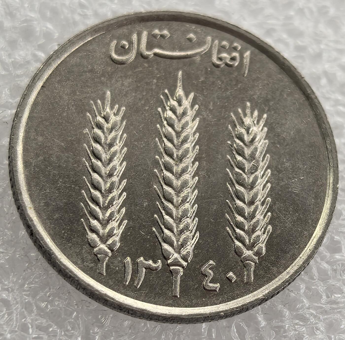 外国优质纪念币银币，周六晚上九点倒数截拍，满百包邮，可寄存半年，喜欢朋友微信扫描二维码可直接参拍