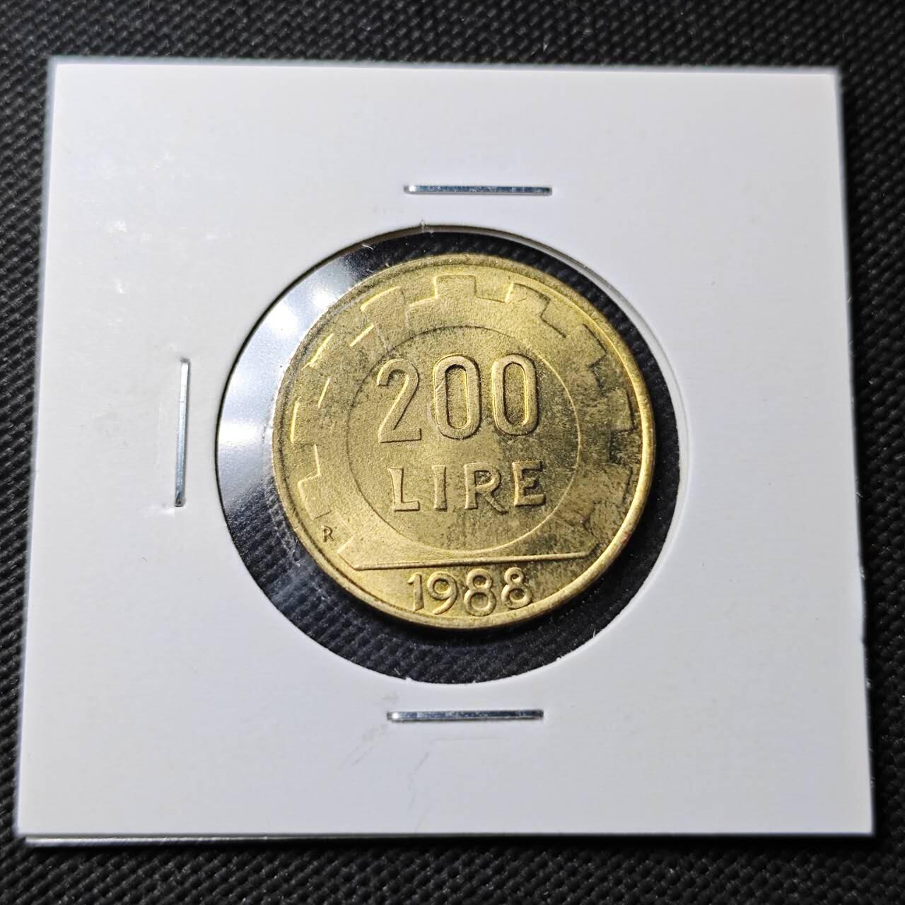 KK钱币收藏小铺  第360场  2月预留时间 周末发货  1988意大利200里拉铜币 好品