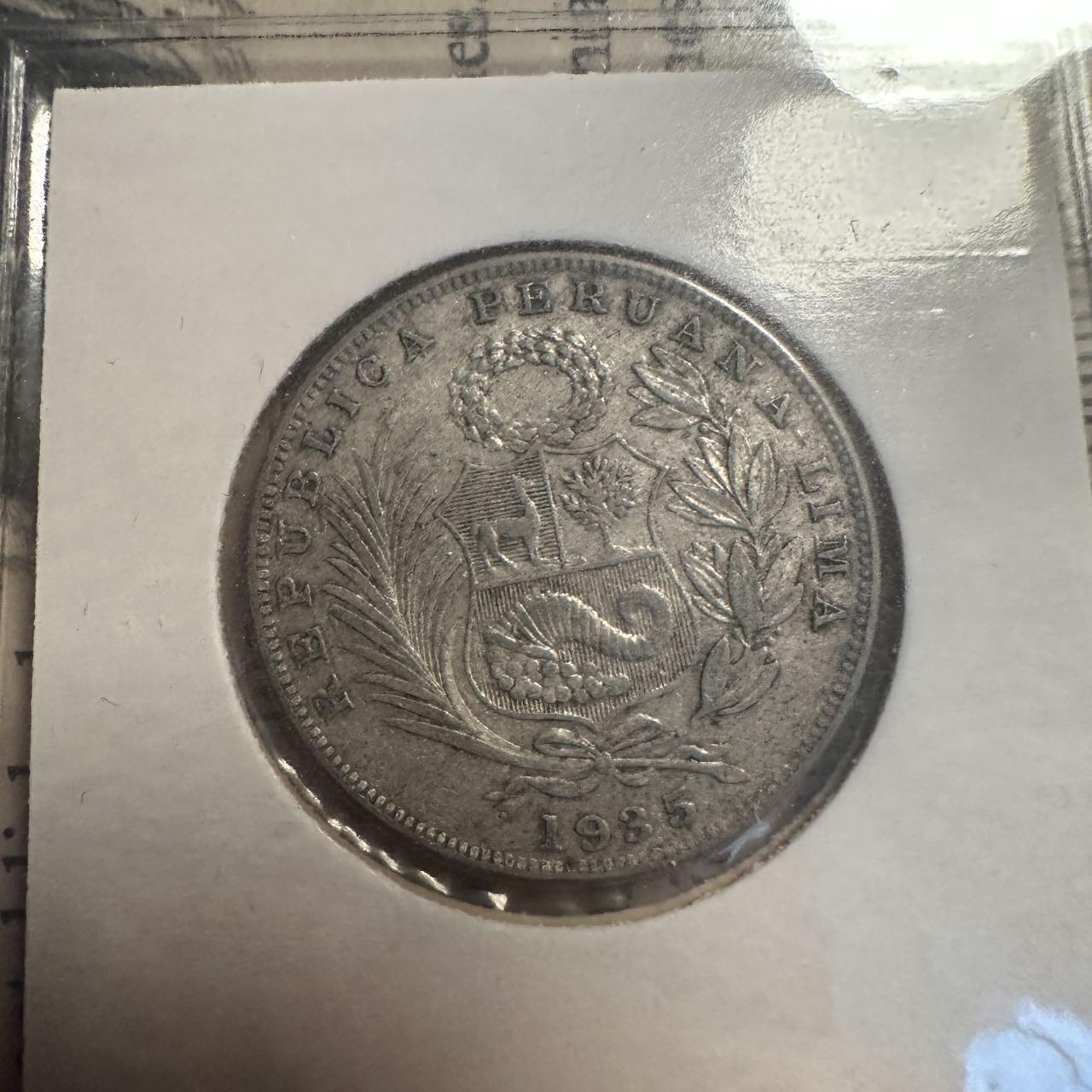 蒂克钱币-第54场 外国精品套币 银币专场 秘鲁 册装 银币一组4枚 品相如图 2枚小面值3.75g 90%银，大面2枚 37.5g 50%银