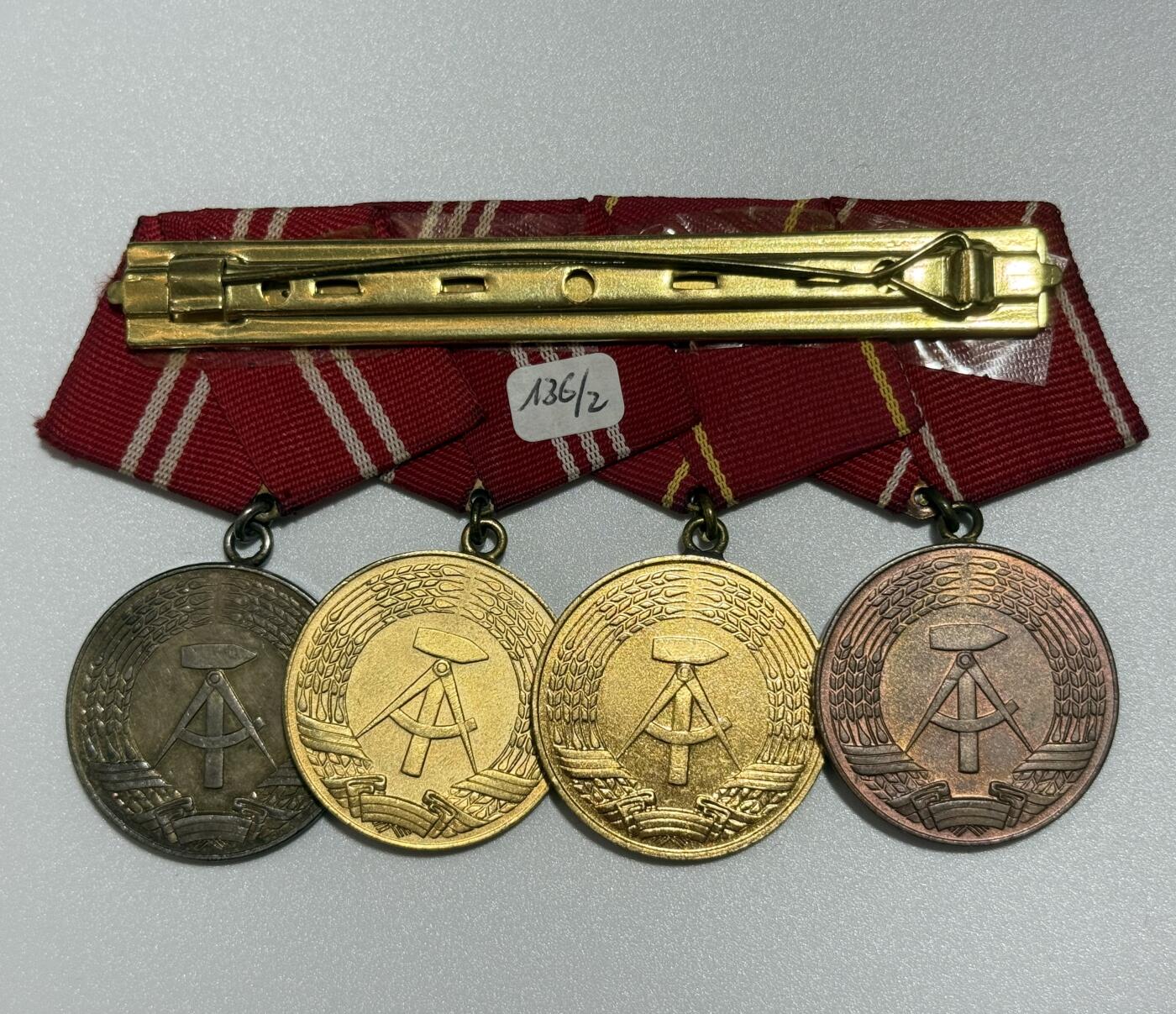 韵星假日精品2025秋季军品类拍卖会-- Rimey Holidays Boutique 2025 Autumn Militaria Sale 民主德国勋章联排、勋略   工战队优秀服役+忠诚服役联排  人民警察荣誉勋章+工战队功绩全套联排  勋略：国家荣誉、民警功勋 各类工战队功勋、服役   镀金帽徽