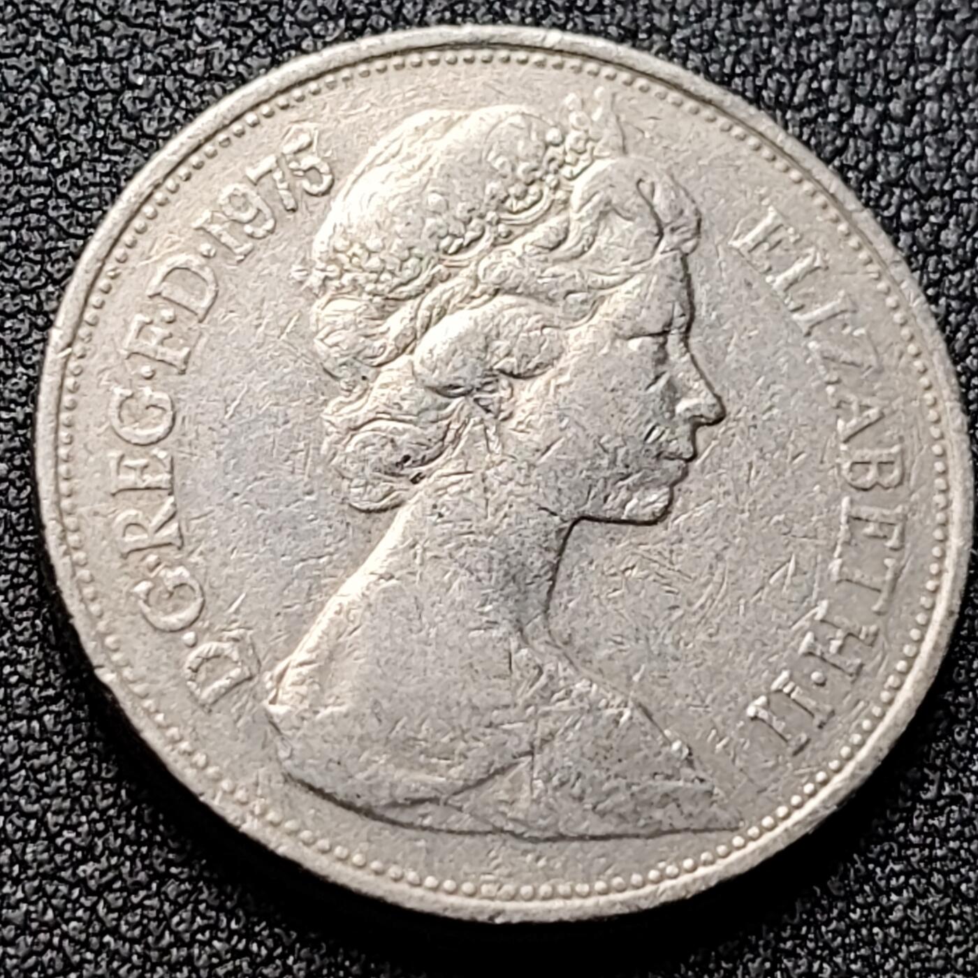 泉币菌-第119场-精品福利场 英国大镍币 英国1975年 10便士铜镍币 28.5mm 伊丽莎白二世女王 皇冠狮子