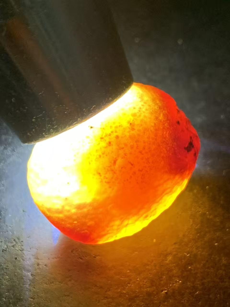 精美天然戈壁阿拉善麻皮酒红色俏色糖心大珠子一个，