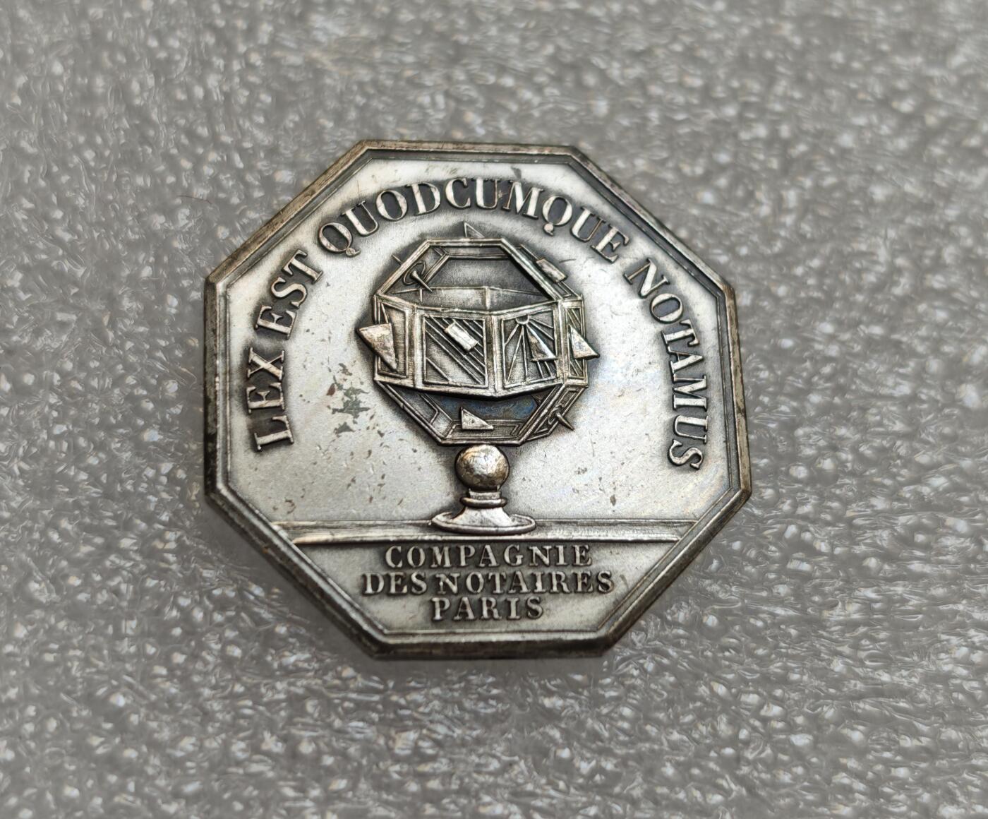 瓶子🏺第214期拍卖会  20世纪法国墨丘利自由帽头像JETON镀银版铜质八角代币章