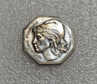 瓶子🏺第214期拍卖会 -  20世纪法国墨丘利自由帽头像JETON镀银版铜质八角代币章  33毫米  17克