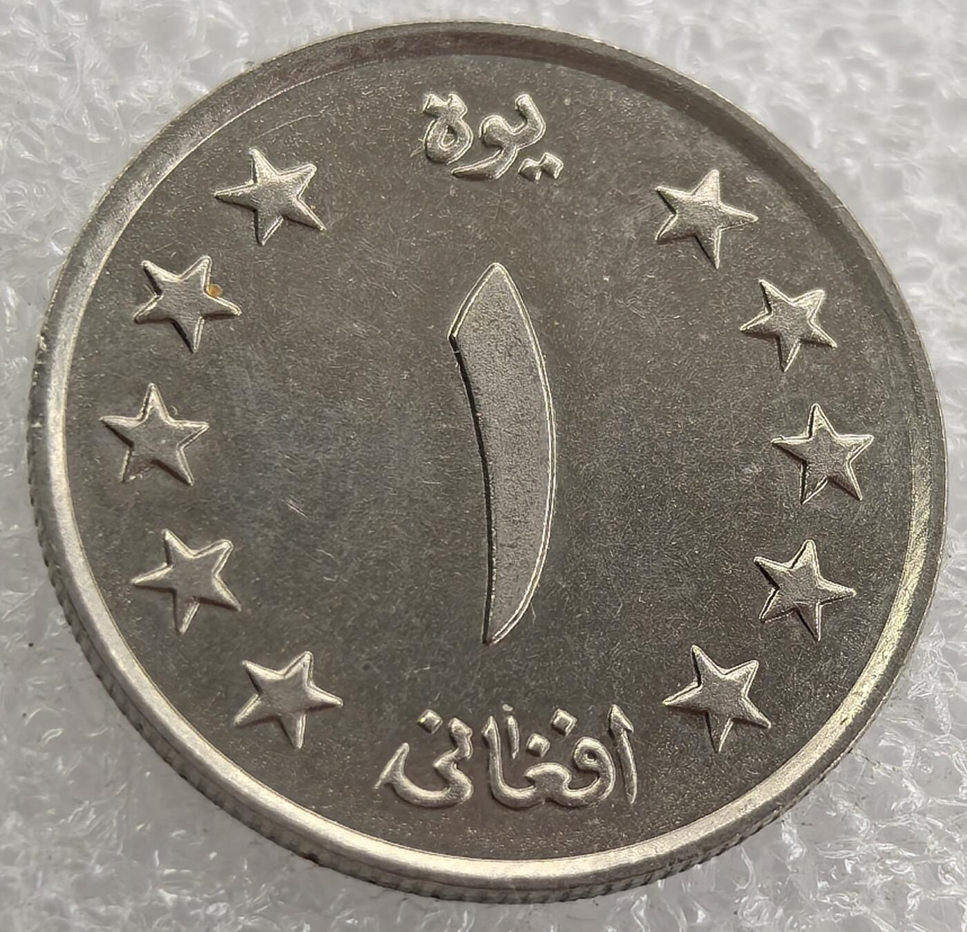 外国优质纪念币银币，周六晚上九点倒数截拍，满百包邮，可寄存半年，喜欢朋友微信扫描二维码可直接参拍