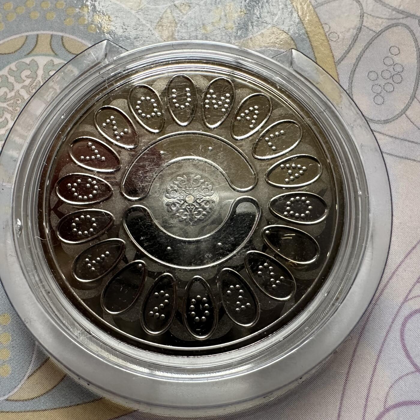 🌹外币初藏🌹🐯2025年第121场  每周二四六晚8️⃣点 哈萨克纪念币 哈萨克斯坦2022年九颗石子游戏100坚戈纪念币 发行量2万枚 精制币