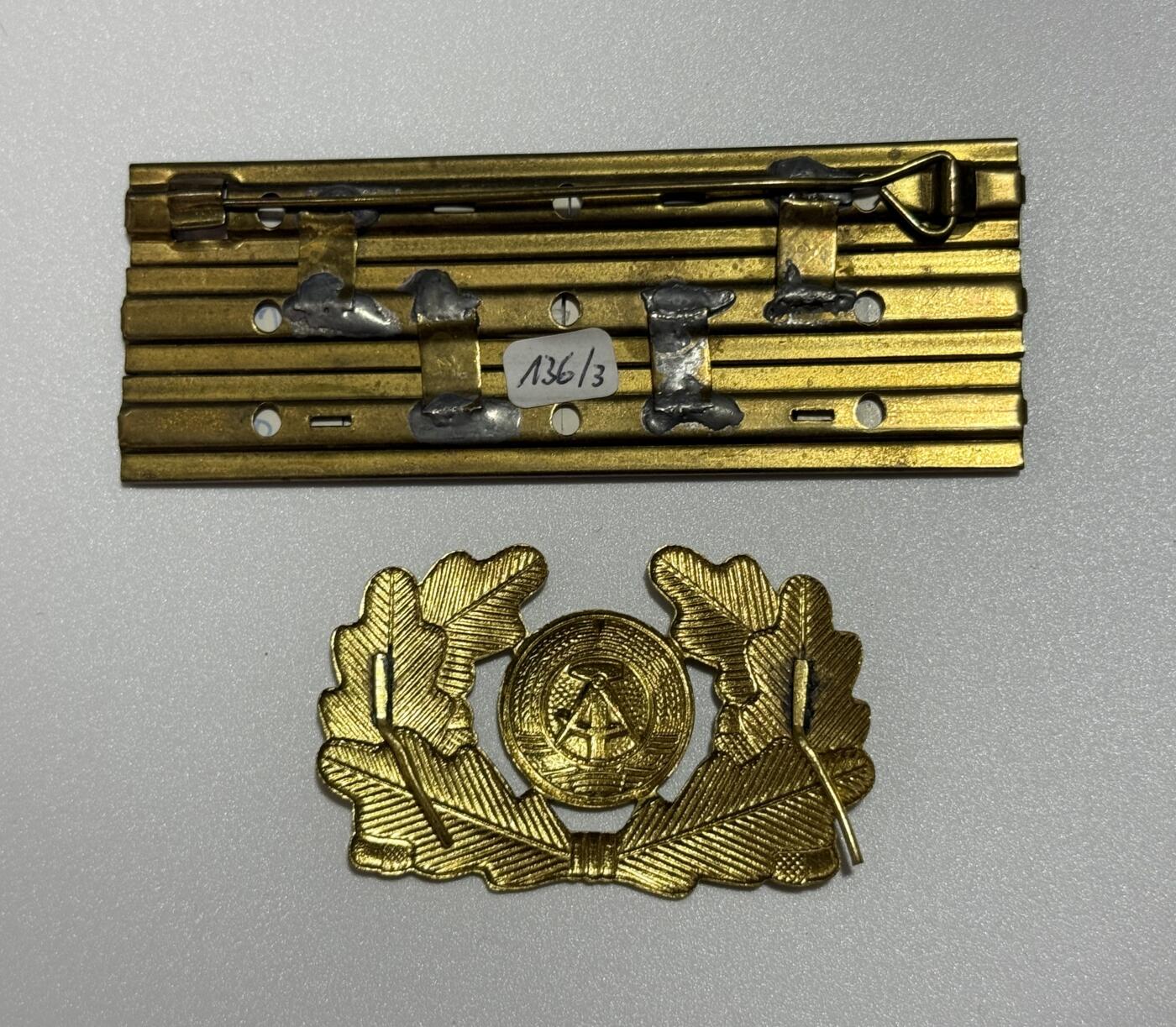 韵星假日精品2025秋季军品类拍卖会-- Rimey Holidays Boutique 2025 Autumn Militaria Sale 民主德国勋章联排、勋略   工战队优秀服役+忠诚服役联排  人民警察荣誉勋章+工战队功绩全套联排  勋略：国家荣誉、民警功勋 各类工战队功勋、服役   镀金帽徽