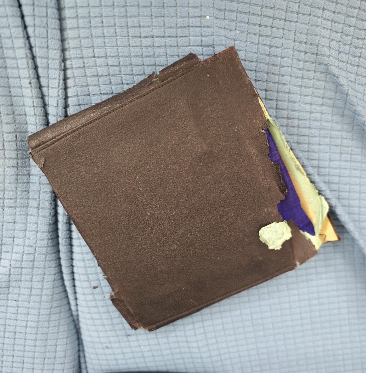 红色经典收藏拍卖专场第28期 勿忘国耻勿忘历史  二战鬼子章联排带原装皮套 皮套破损