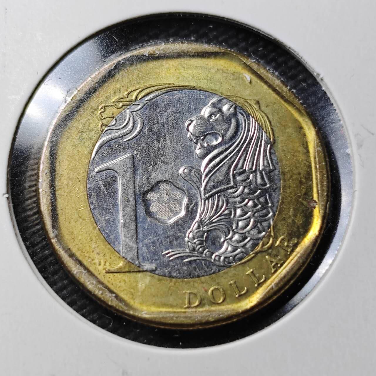 KK钱币收藏小铺  第360场  2月预留时间 周末发货 2013新加坡1元 双色币