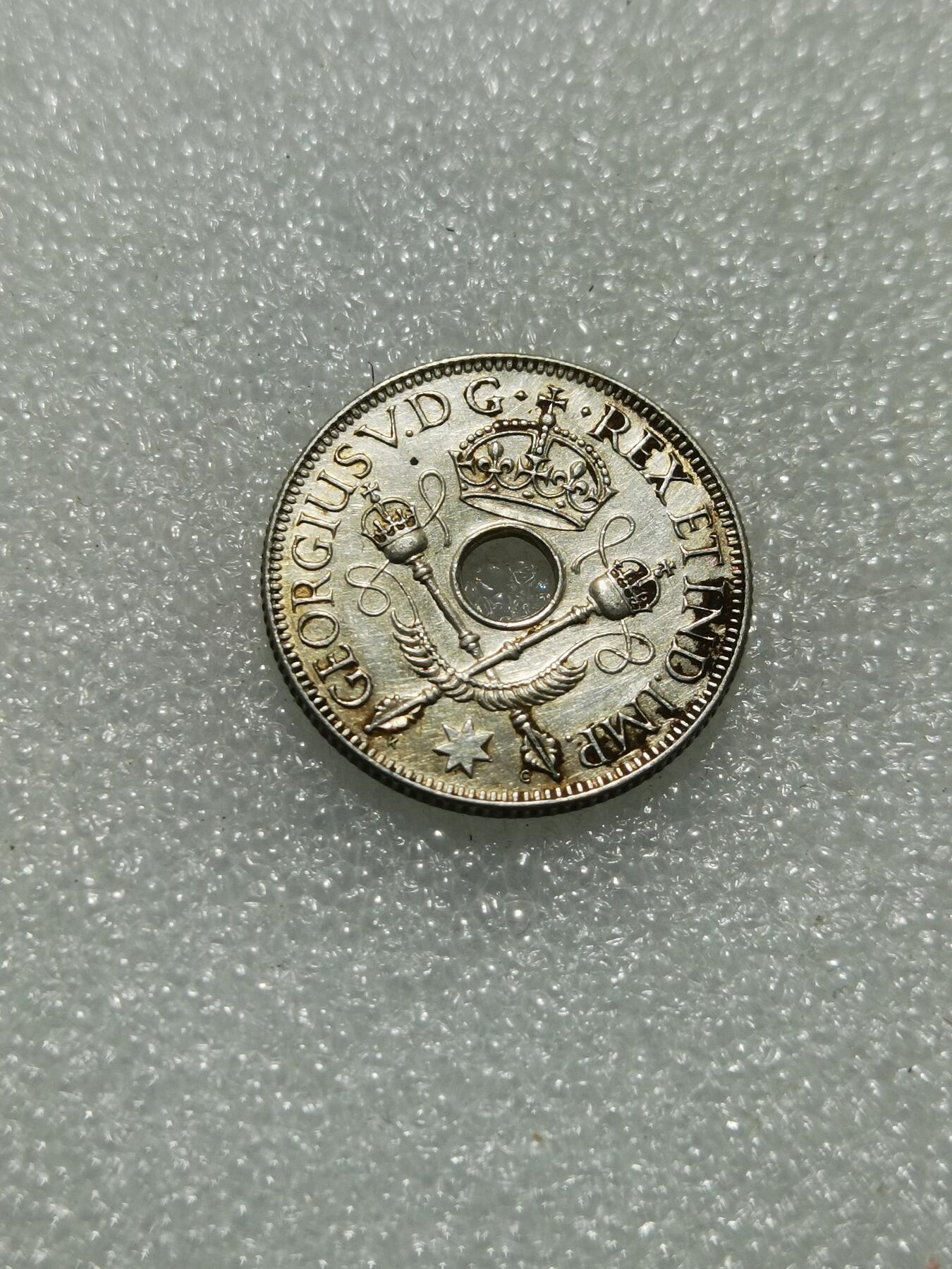 天下钱庄专场欢迎参拍 新几内亚中孔