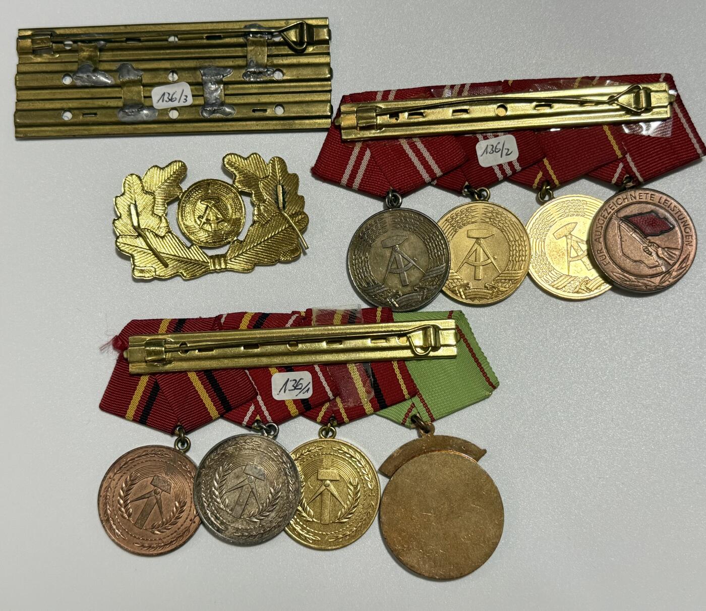 韵星假日精品2025秋季军品类拍卖会-- Rimey Holidays Boutique 2025 Autumn Militaria Sale 民主德国勋章联排、勋略   工战队优秀服役+忠诚服役联排  人民警察荣誉勋章+工战队功绩全套联排  勋略：国家荣誉、民警功勋 各类工战队功勋、服役   镀金帽徽