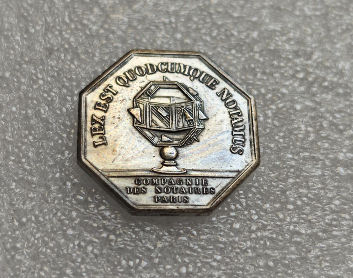 瓶子🏺第214期拍卖会  法国1976年公证处八角镀银铜章