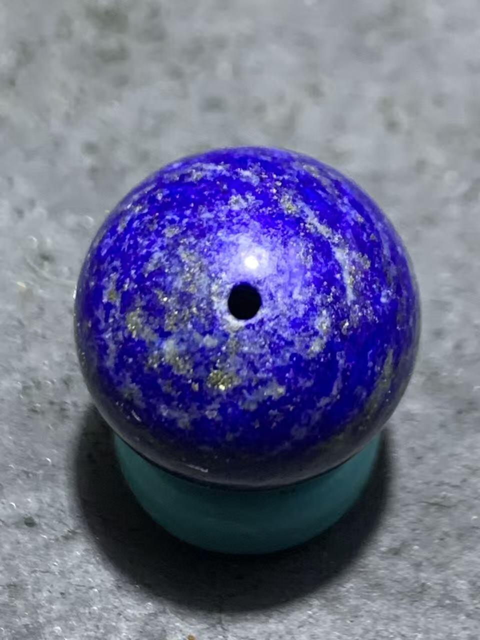 精美阿富汗老矿青金石圆珠一个！，