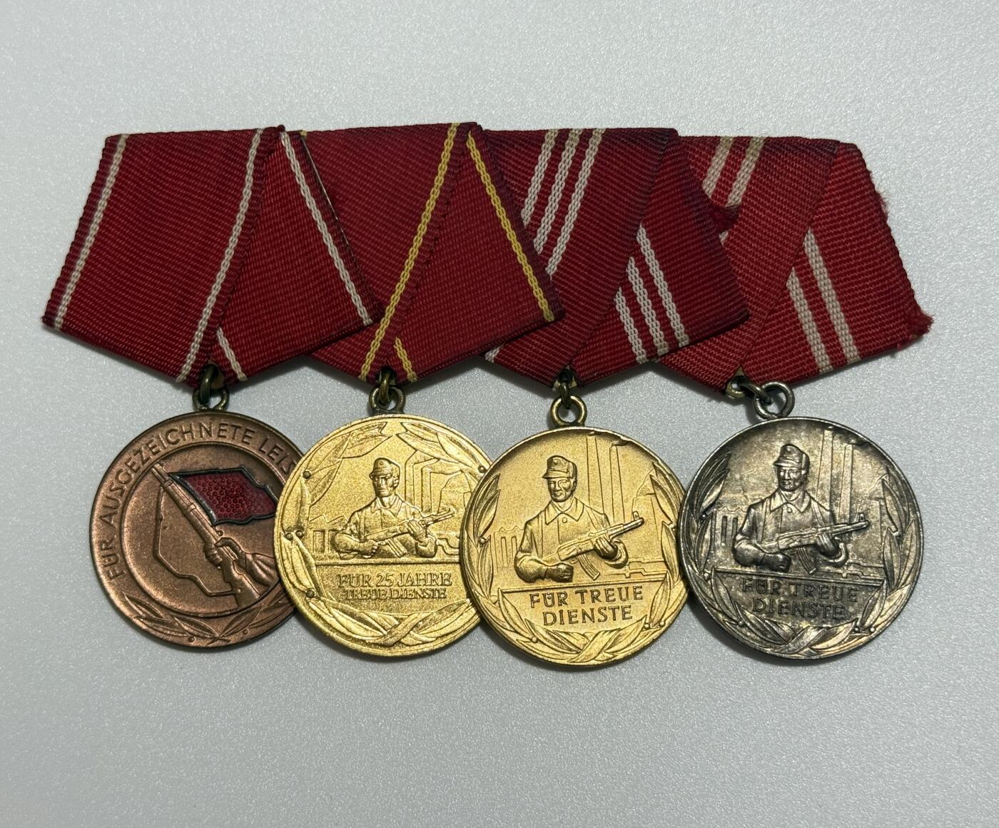 韵星假日精品2025秋季军品类拍卖会-- Rimey Holidays Boutique 2025 Autumn Militaria Sale 民主德国勋章联排、勋略   工战队优秀服役+忠诚服役联排  人民警察荣誉勋章+工战队功绩全套联排  勋略：国家荣誉、民警功勋 各类工战队功勋、服役   镀金帽徽