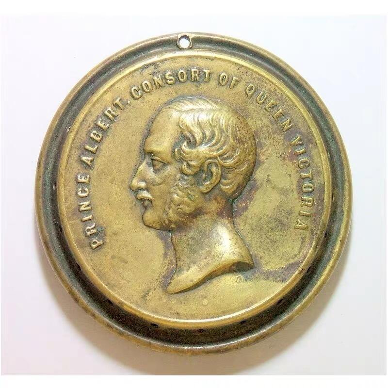 【旋风钱币】11月1日19:00准时开拍 精美欧洲币章、第三帝国钱币等 全场包邮！ 英国1862年 维多利亚女王丈夫阿尔伯特亲王 高浮雕精制大铜章 52MM 21克