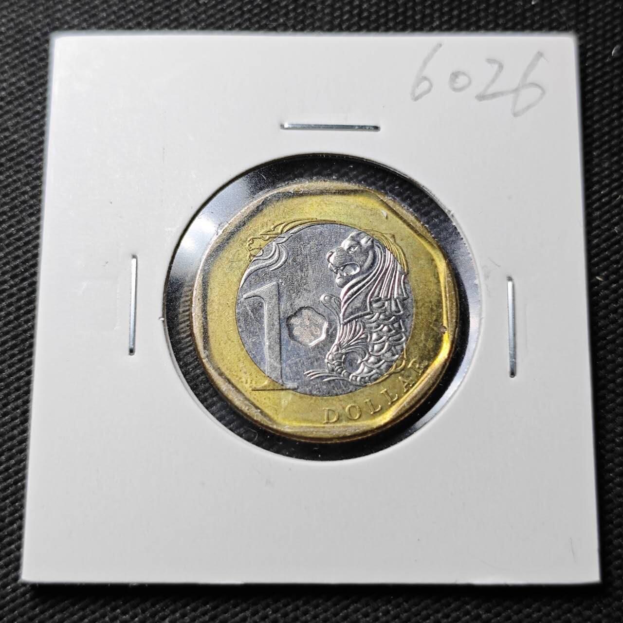 KK钱币收藏小铺  第360场  2月预留时间 周末发货 2013新加坡1元 双色币