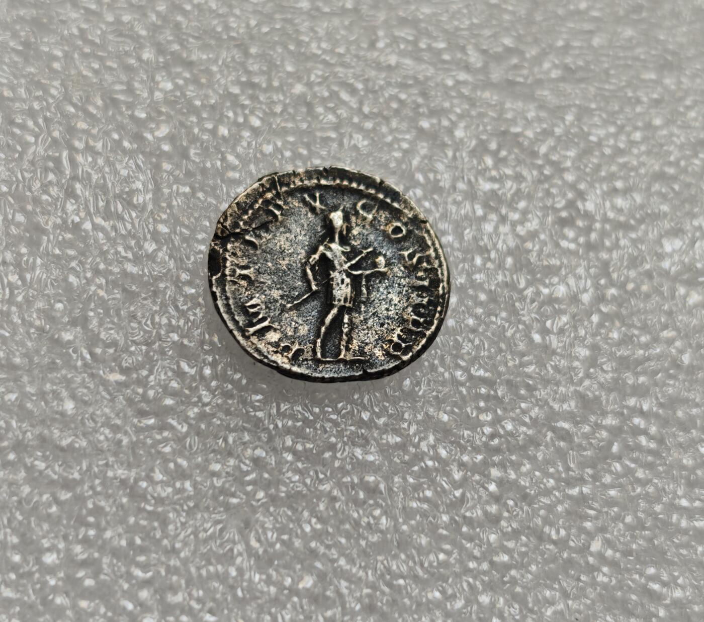 瓶子🏺第214期拍卖会  公元238-244年古罗马帝国时期戈尔迪安三世打制银币  背面是皇帝手持金球（暗喻地球） 1安东尼安