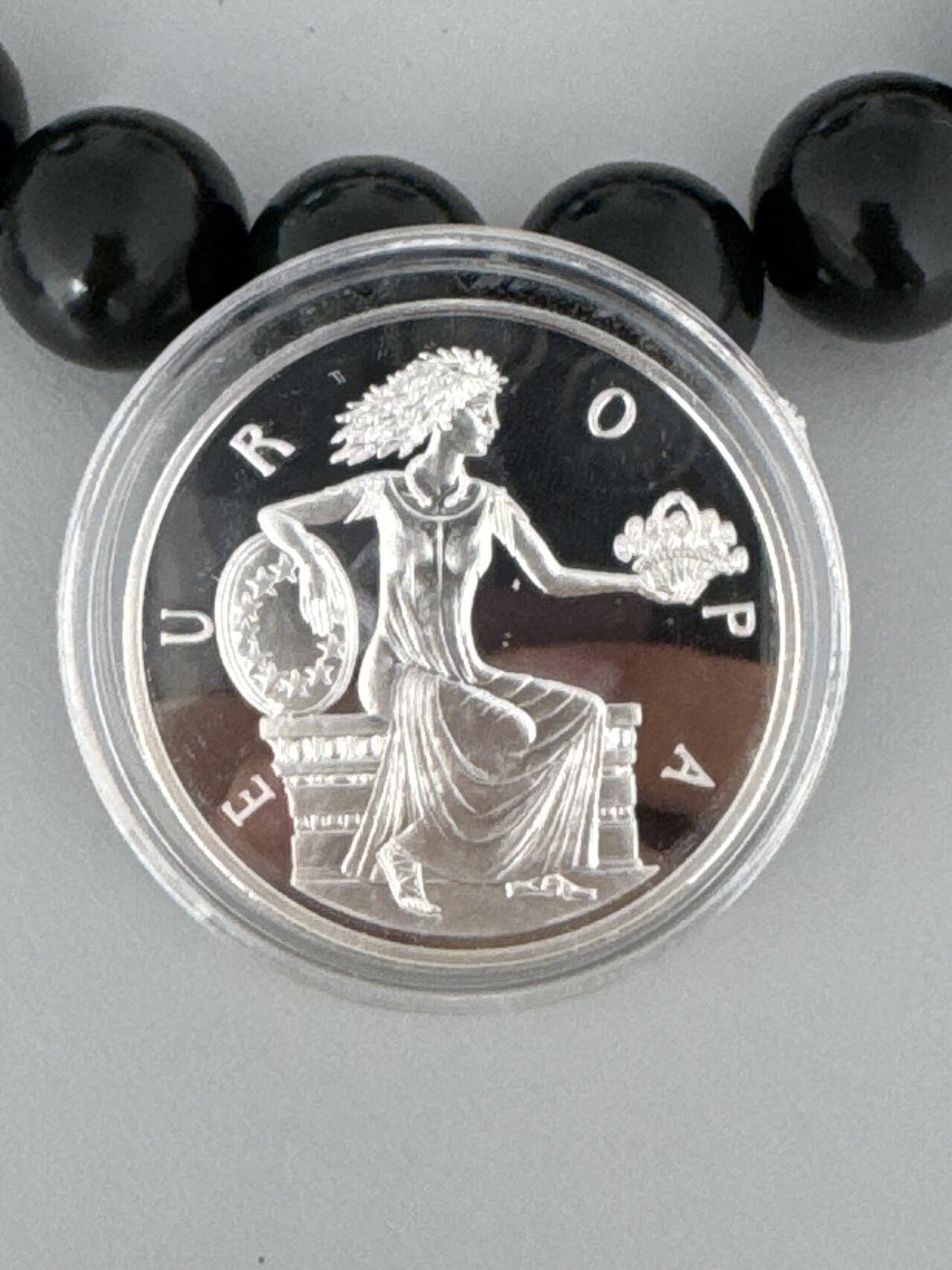 ❤️【币观天下】❤️ 第329期钱币拍卖- 2025.10.31周五晚上6点半场-长期征集拍品 1盎司安道尔1998年欧罗巴女神拿花坐像精制纪念银币925银31.47克直径38.61毫米