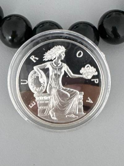 ❤️【币观天下】❤️ 第329期钱币拍卖- 2025.10.31周五晚上6点半场-长期征集拍品 - 1盎司安道尔1998年欧罗巴女神拿花坐像精制纪念银币925银31.47克直径38.61毫米