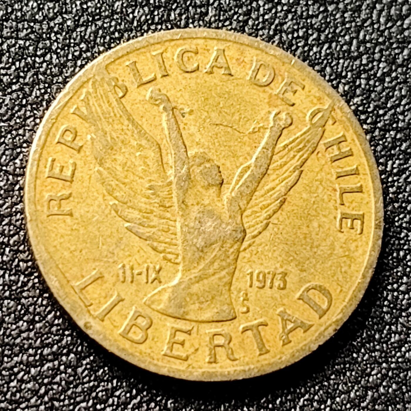 泉币菌-第119场-精品福利场 美品 1989年智利10比索黄铜币 21mm飞人自由女神 