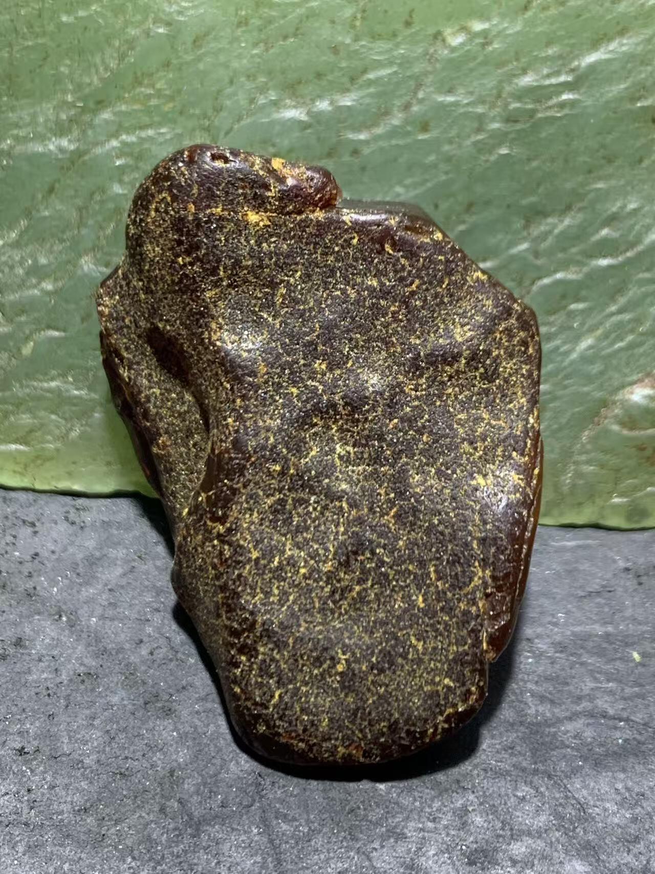 乌克兰原皮蜜蜡原石一块，