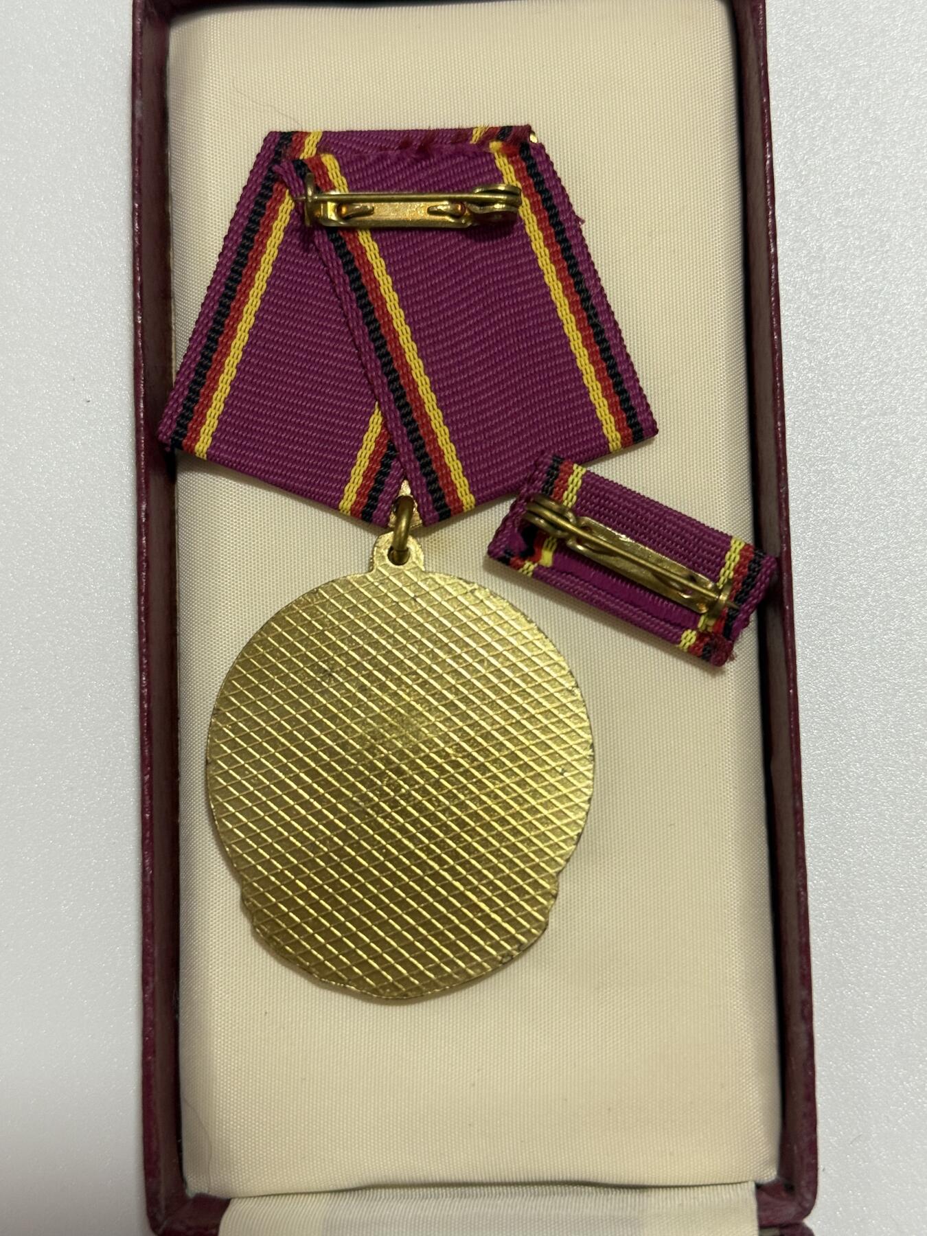 韵星假日精品2025秋季军品类拍卖会-- Rimey Holidays Boutique 2025 Autumn Militaria Sale 民主德国消防突出成就奖章带盒略  消防领域T0级别高级勋赏