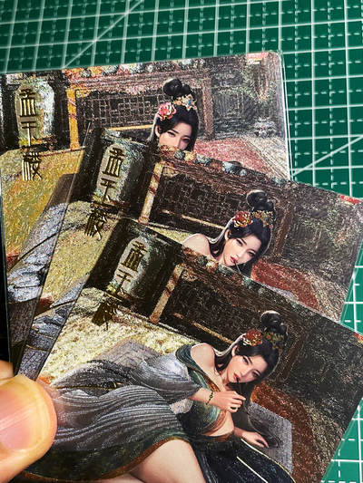 显眼宝35期 佣金1起 10月29日晚20:30截拍  - 卡颜月色卡牌   金瓶梅系列     孟玉楼3渐变艺术  共3张   粗闪工艺   大卡尺寸  63*88