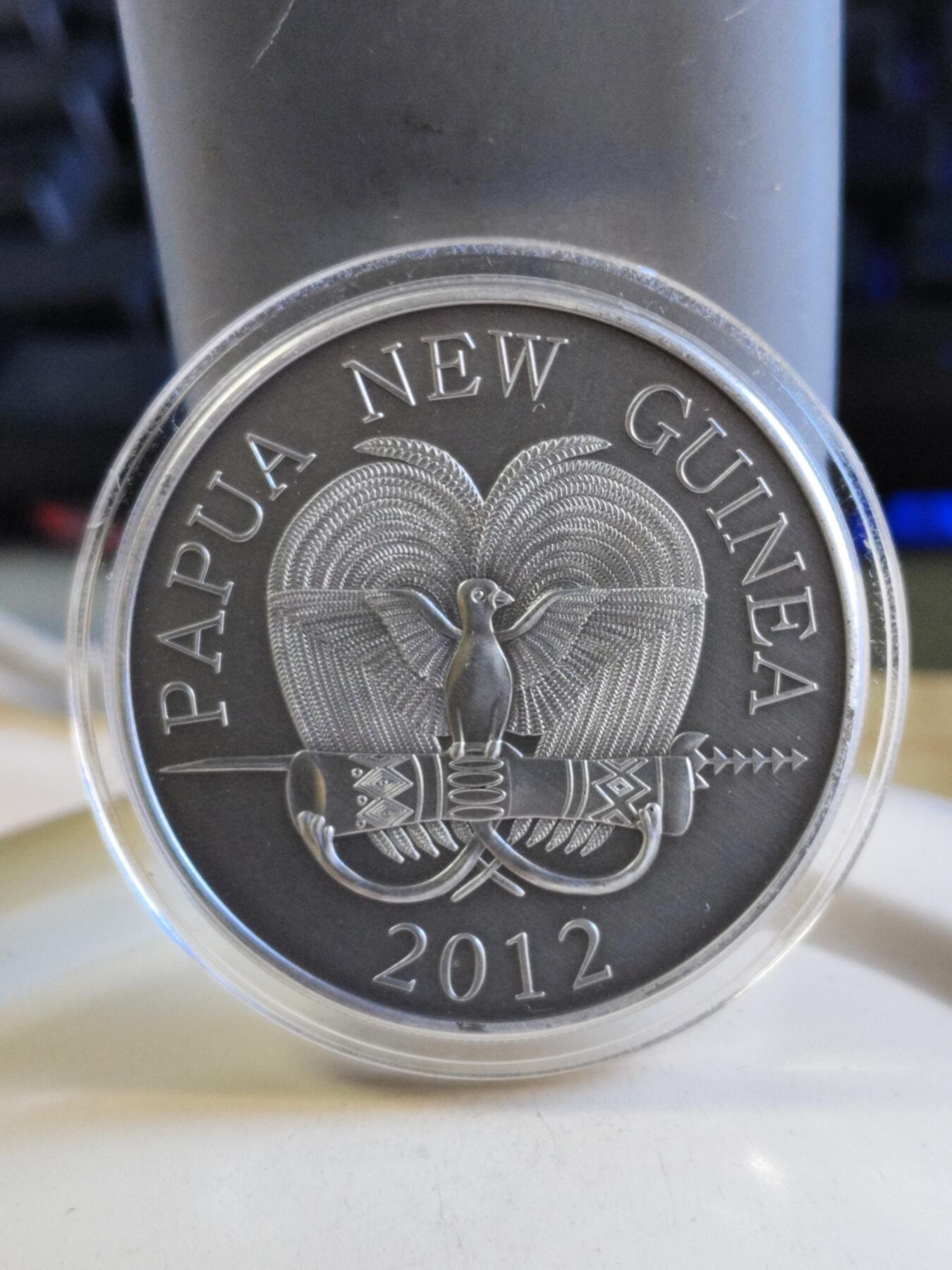 第180期拍卖【长期征集拍品】【北京币展专场】 镶嵌真钻石（有钻石证书）1盎司原厂盒证巴布亚新几内亚2012年多刺食蚁兽仿古银币999银31.1克直径38.61毫米发行量仅1000枚