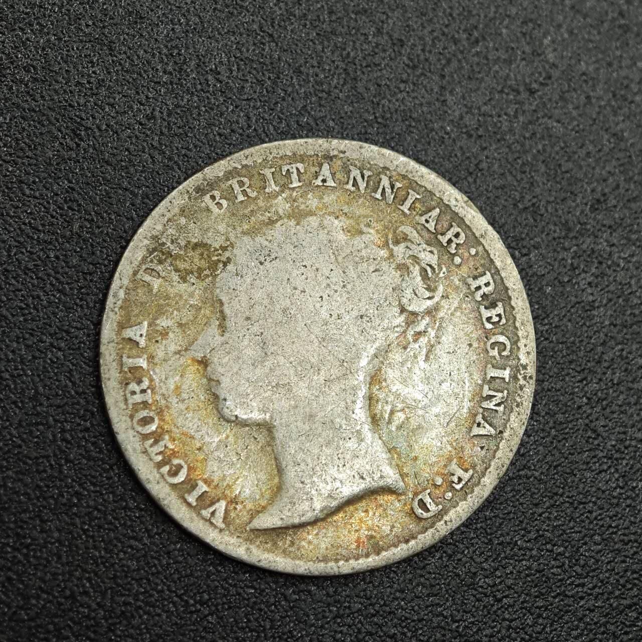 【淘币小摊】限时拍第七百八十拍  小银币场  满百包邮可预留两周  周一统一发货  英国1865年维多利亚3便士银币