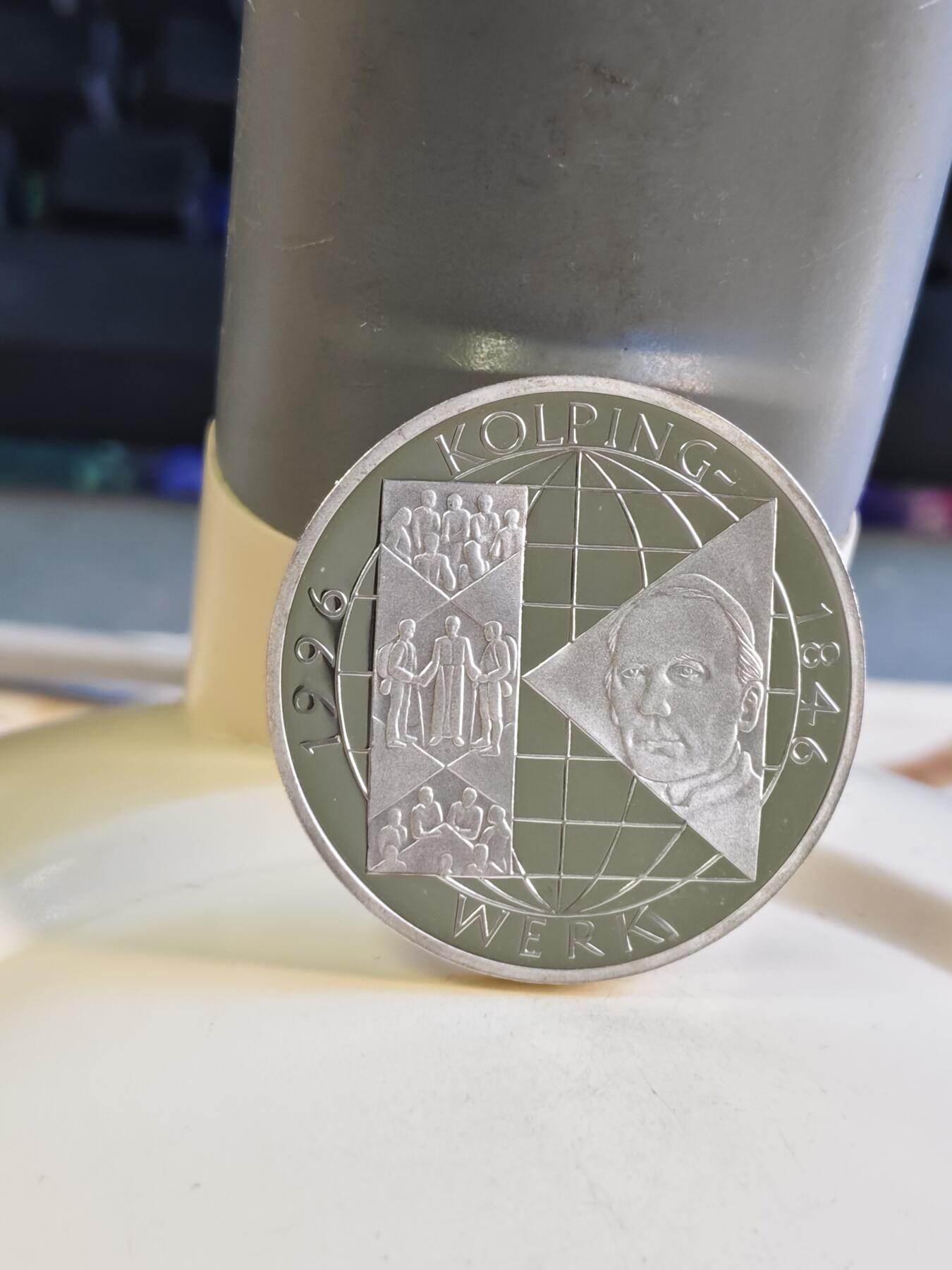 第180期拍卖【长期征集拍品】【北京币展专场】 1996年德国10马克精制银币 天主教社会服务组织成立150年 625银15，5克 国外售价在100美金以上