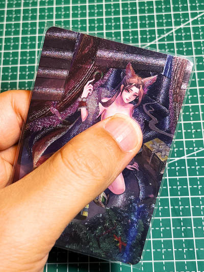 显眼宝35期 佣金1起 10月29日晚20:30截拍  - 小浣熊卡牌   魔改系列     圣诞潘金莲艺术卡  共1张   粗闪彩工艺  小卡尺寸  60*87