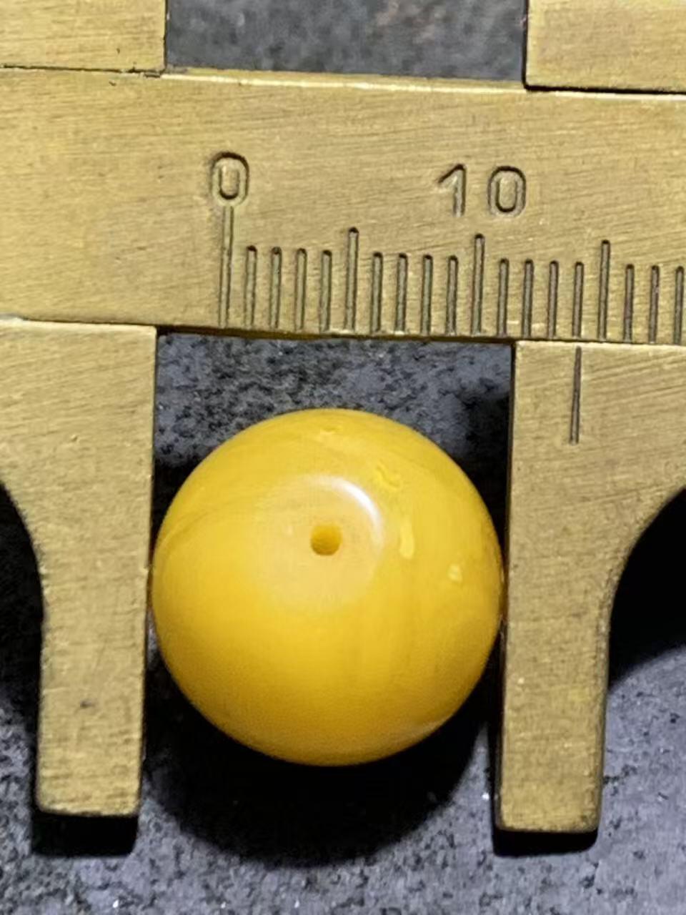 天然乌克兰蜜蜡通货圆珠一颗