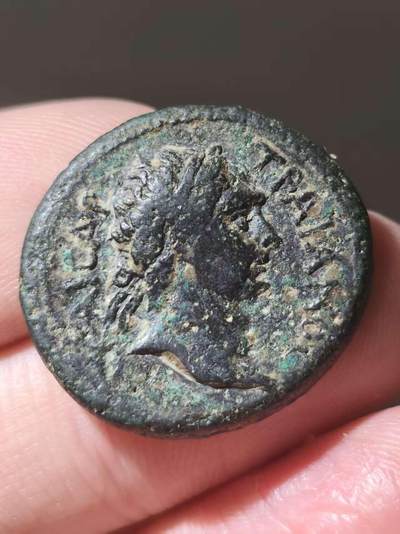 星盘世界钱币十一月五日古典币专场 - 非常少见！罗马帝国 图拉真提喀女神铜币 小亚细亚阿纳穆尔城市自发行 正面有图拉真头像和他的名称 背面是提喀女神，象征着城市以及城市名称