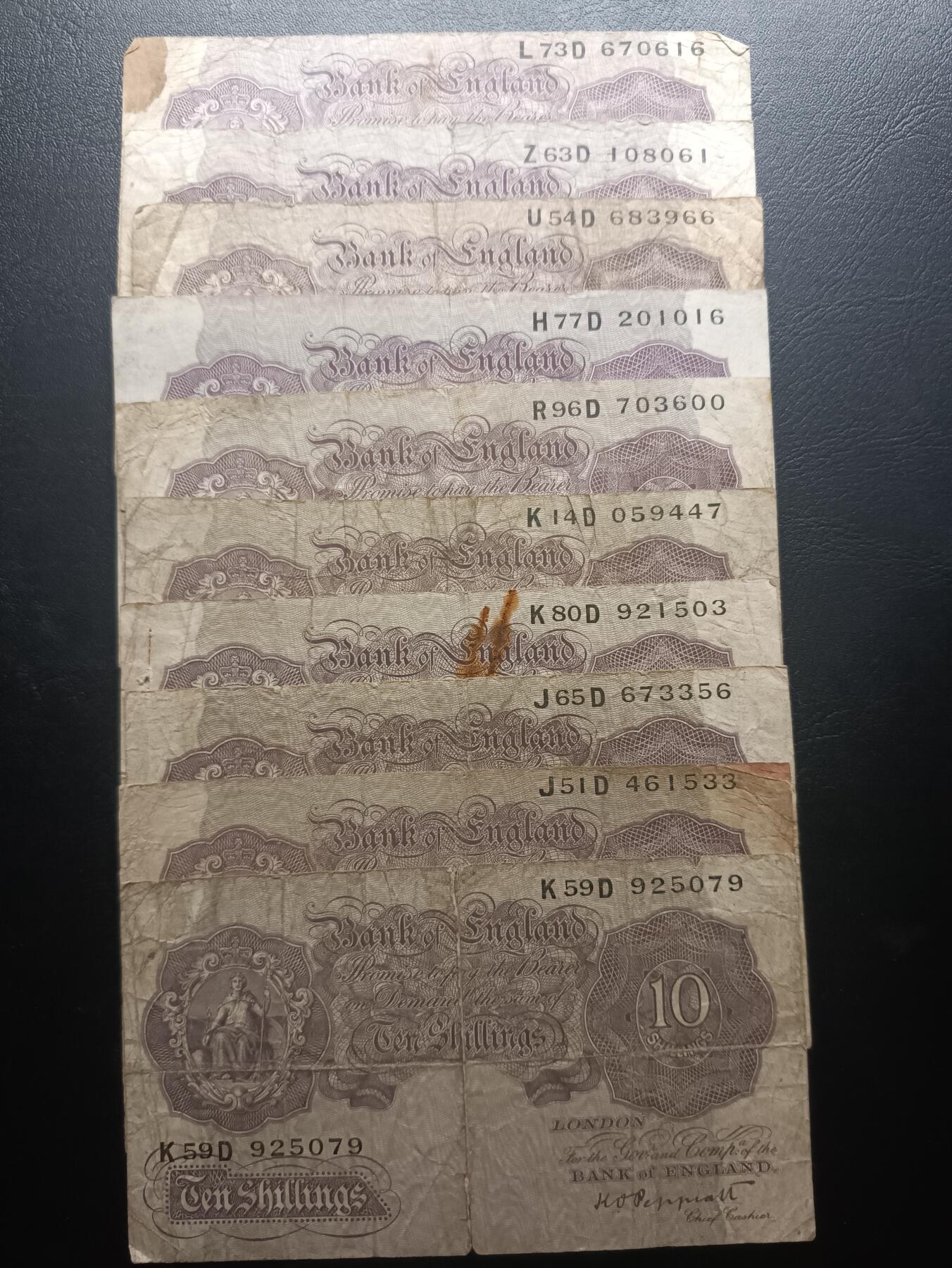2025十一月第一期，总199期 英格兰战时A序列10先令流通品相批量十张，有别于战前战后普通的红色版本用紫色印刷