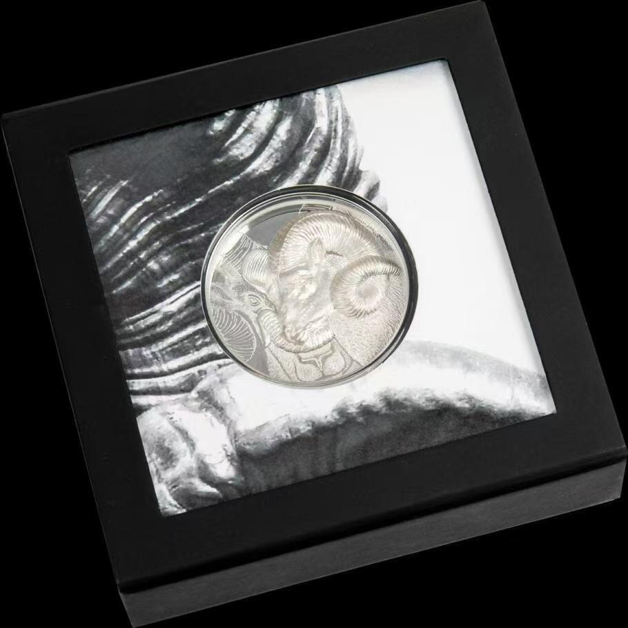 ❤️【币观天下】❤️ 第329期钱币拍卖- 2025.10.31周五晚上6点半场-长期征集拍品 蒙古2022年盘羊双面高浮雕银币 999银1盎司，直径38.61毫米，发行2500枚，带证书包装。