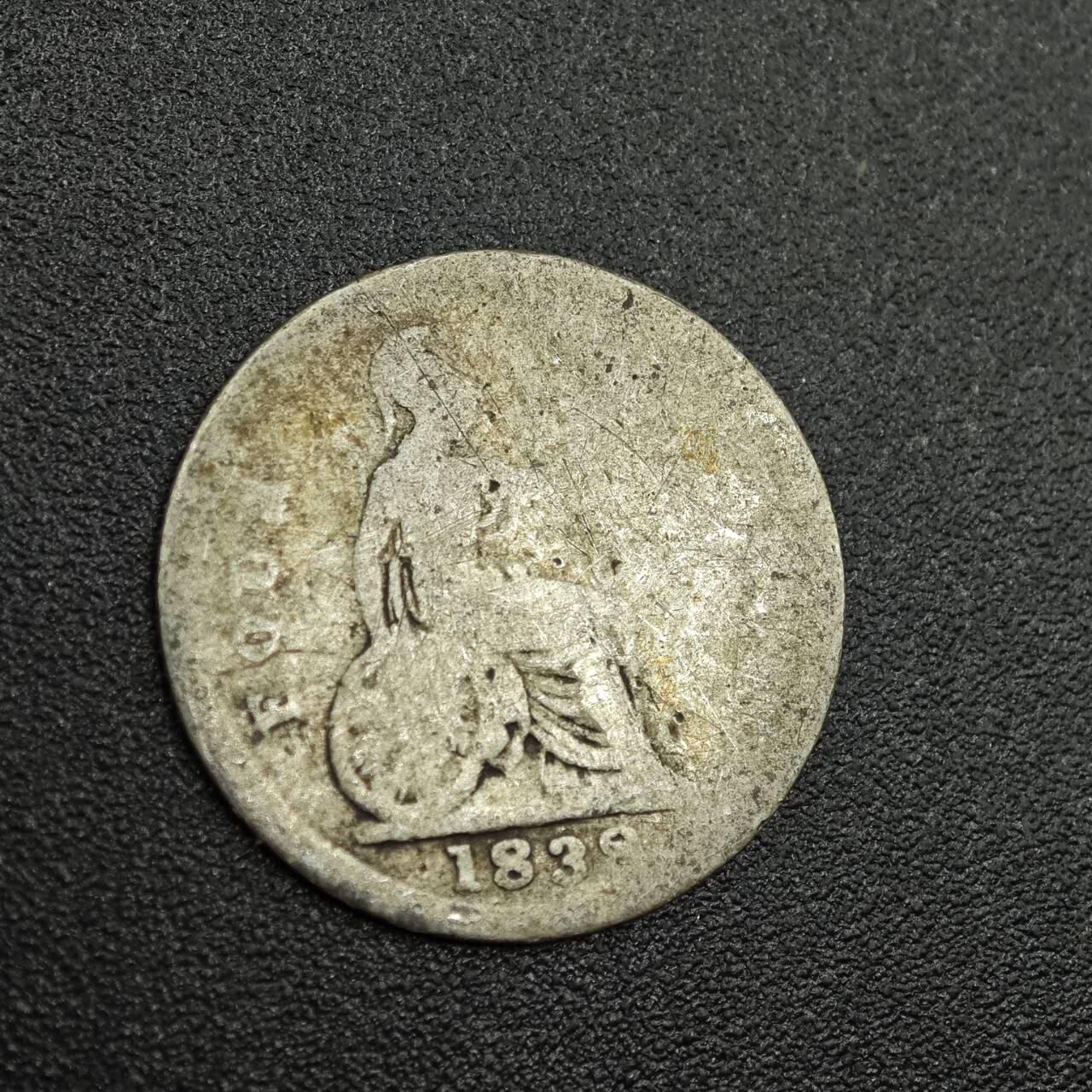 【淘币小摊】限时拍第七百八十拍  小银币场  满百包邮可预留两周  周一统一发货  英国1838年维多利亚4便士银币