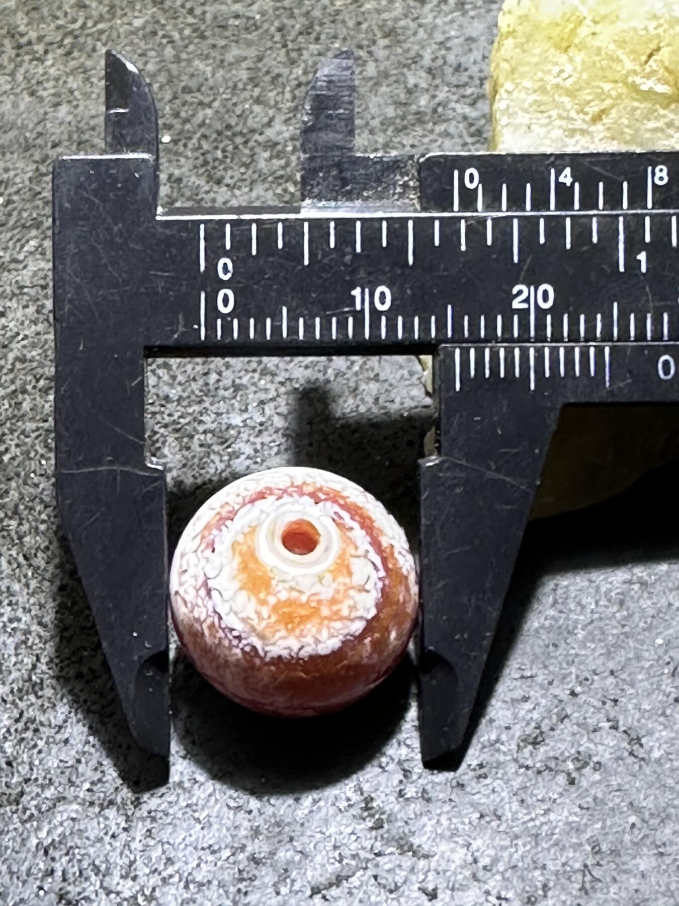 精美高玉化奶油皮天眼缠丝风化纹玛瑙随形苹果珠一颗，