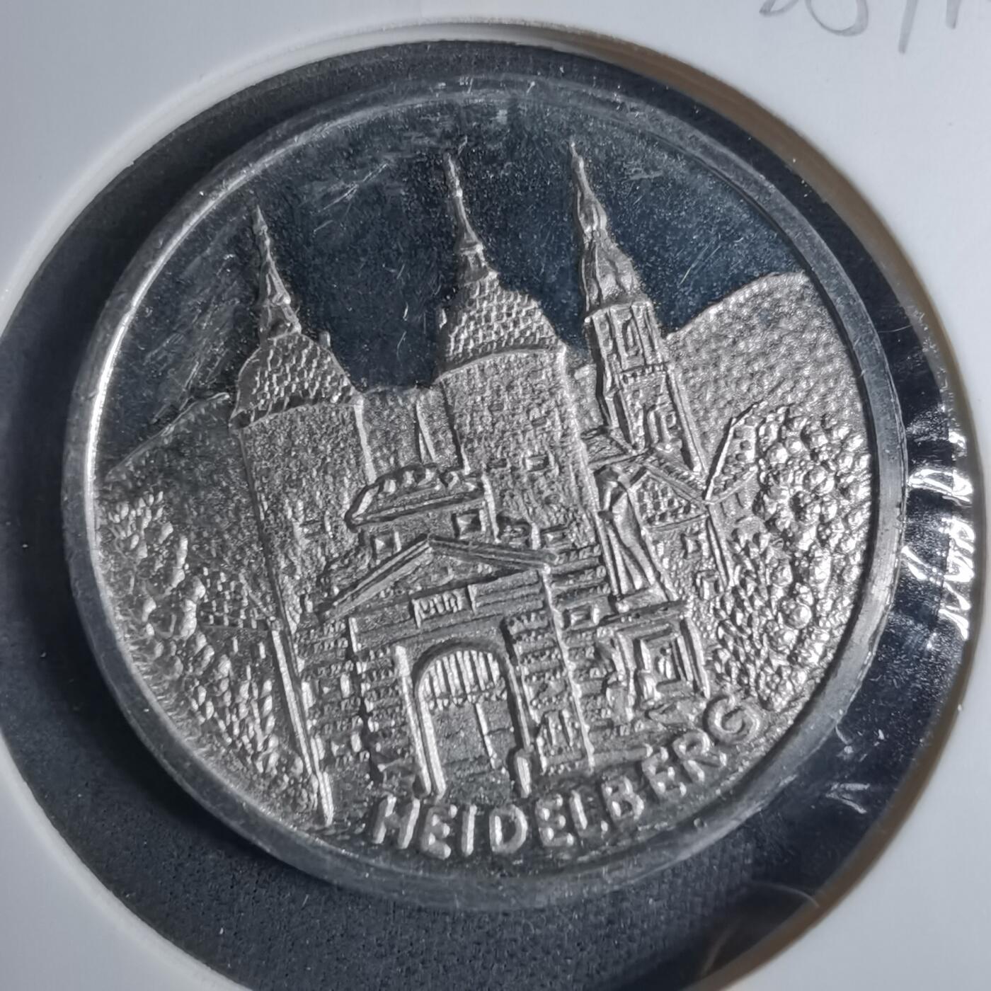 沼泽如烟--第885场 纪念章