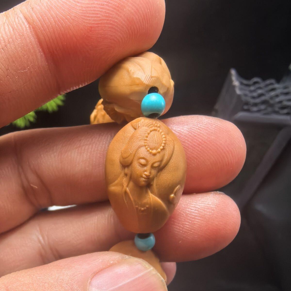 听雨轩（12） 双面核雕手串 一面美女，一面生命之源（可联系发图）