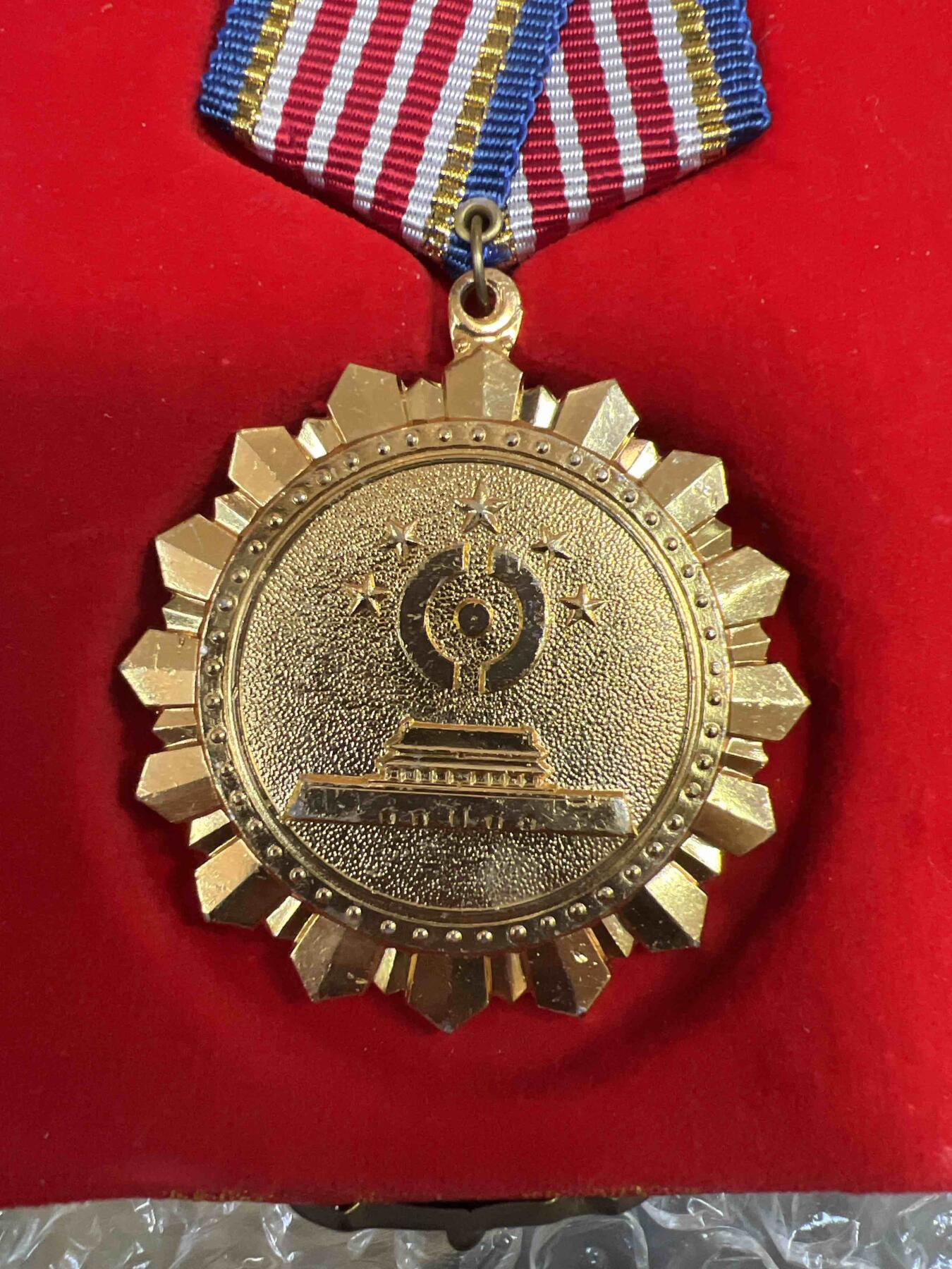 真品毛主席像章纪念章 真品像章、纪念章