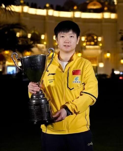 零元拍：难得再见孙颖莎全名亲签2025多哈世乒赛女单冠军媒体卡！